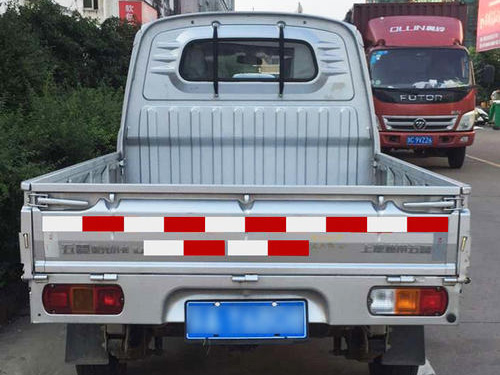 車身反光標(biāo)識(shí)應(yīng)用.jpg